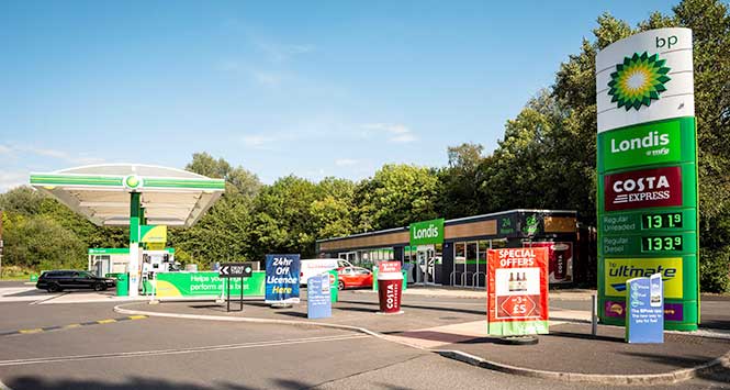 MFG forecourt with Londis shop