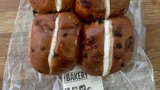 Hot cross buns with only a line on them