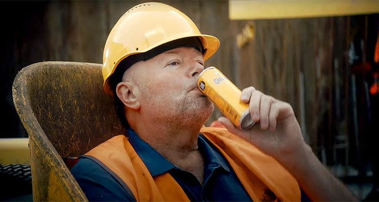 Builder drinking Chocomel
